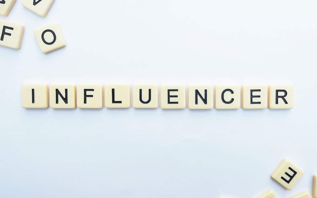 Le clic fatidique : Quand les internautes questionnent le pouvoir pris par les influenceurs